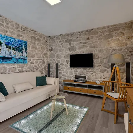 Сasa de vacaciones Schoenes Steinhaus Toni Mit Pool Tučepi