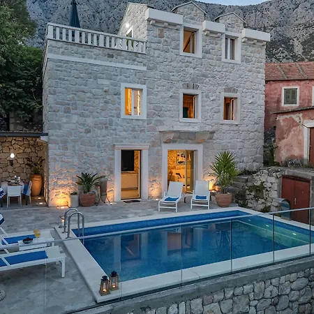 Schoenes Steinhaus Toni Mit Pool 투체피