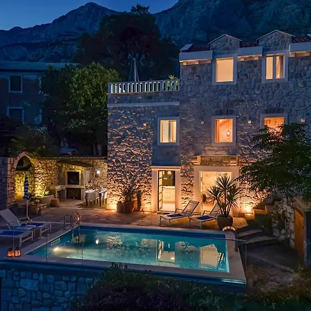 Schoenes Steinhaus Toni Mit Pool Сasa de vacaciones Tučepi