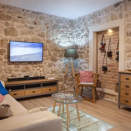 Сasa de vacaciones Schoenes Steinhaus Toni Mit Pool Tučepi