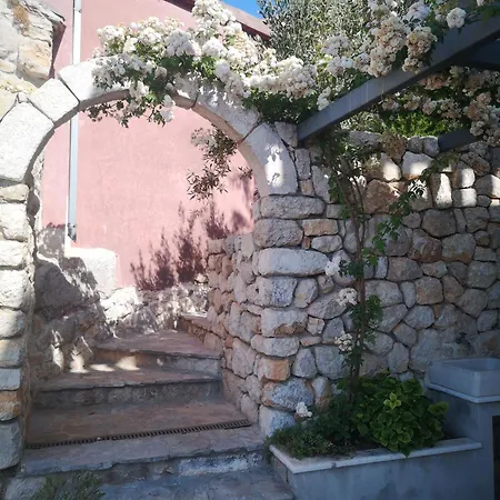 Schoenes Steinhaus Toni Mit Pool Сasa de vacaciones